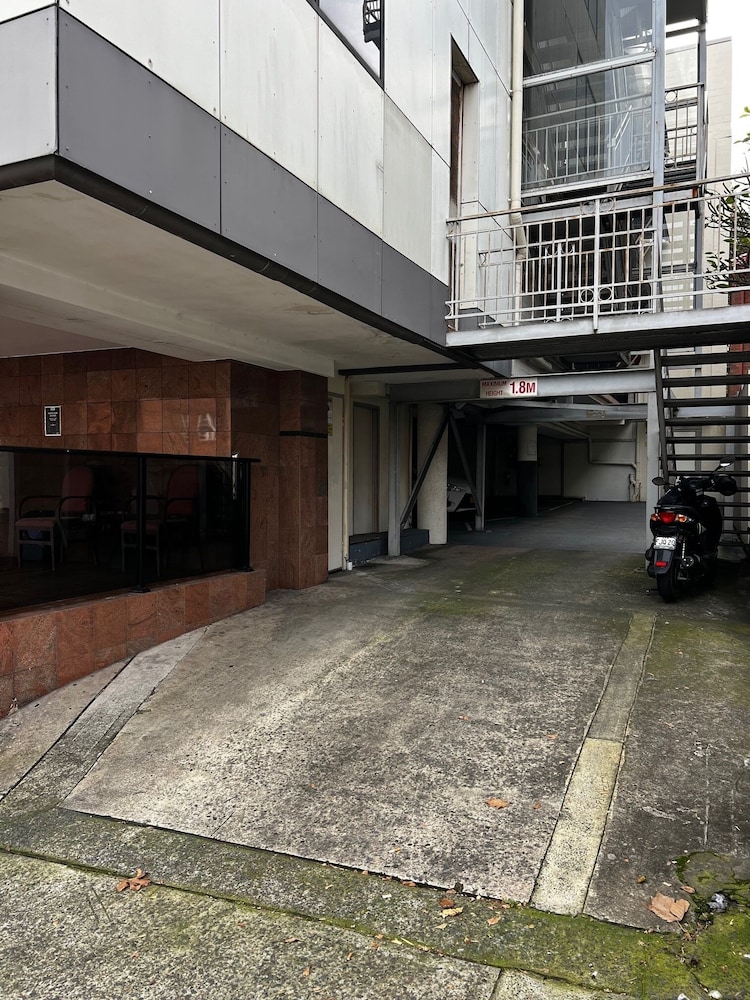 Edgecliff Lodge Motel 55/67