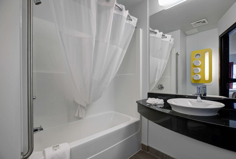 Motel6 Airdrie Ab 31/68