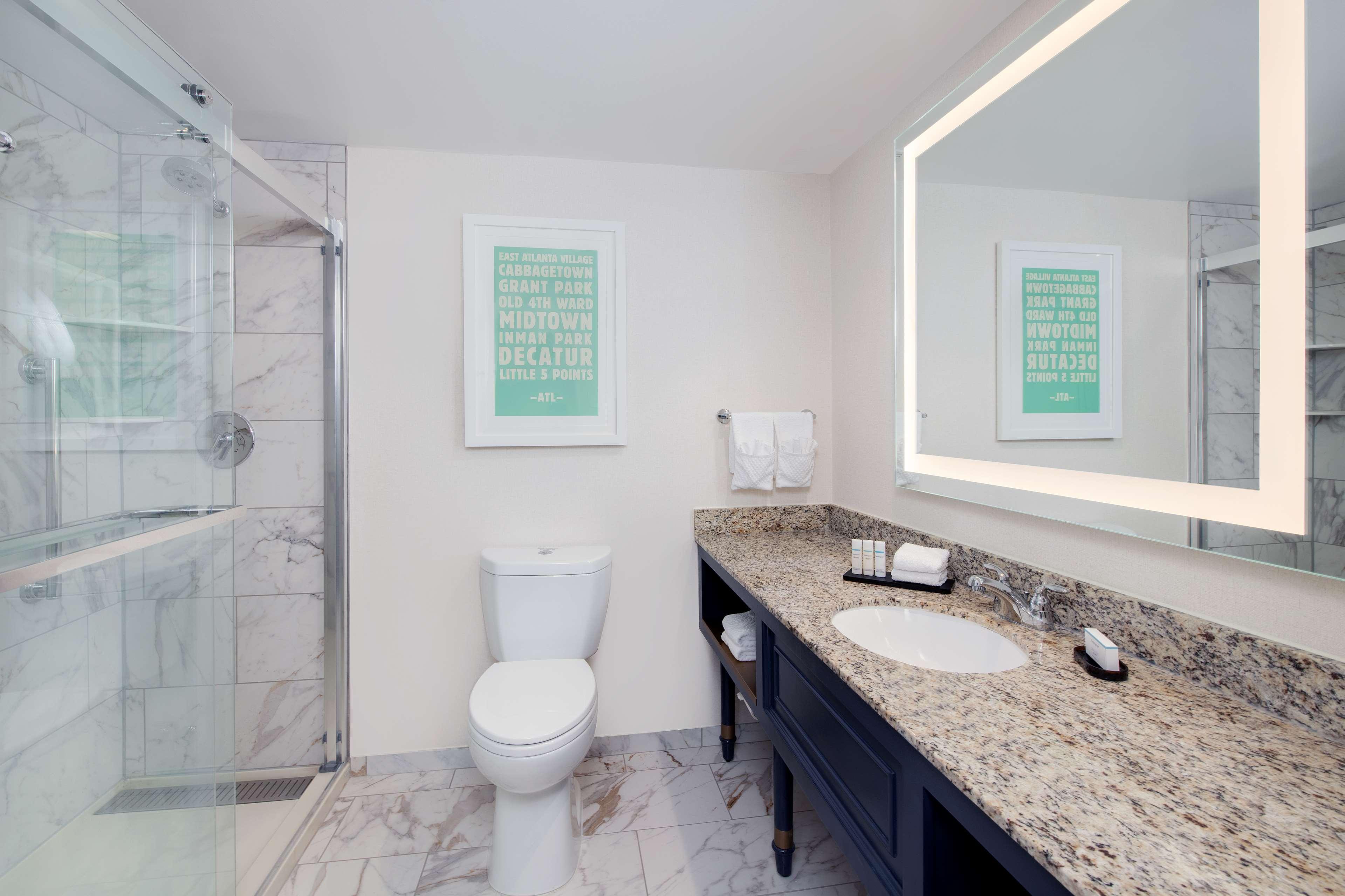 2 Bedrooms, Presidential, Suite, King Bed, 2 Queen Beds, 2 Bathrooms، Embassy Suites Atlanta Buckhead 2/3