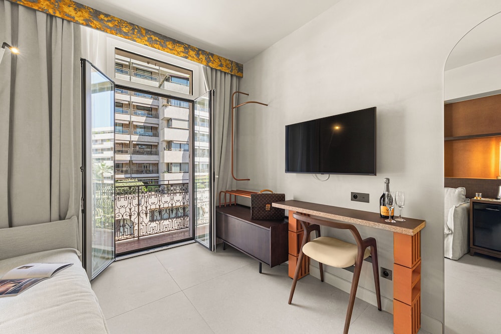 Modern Waikiki Hotel 34/50
