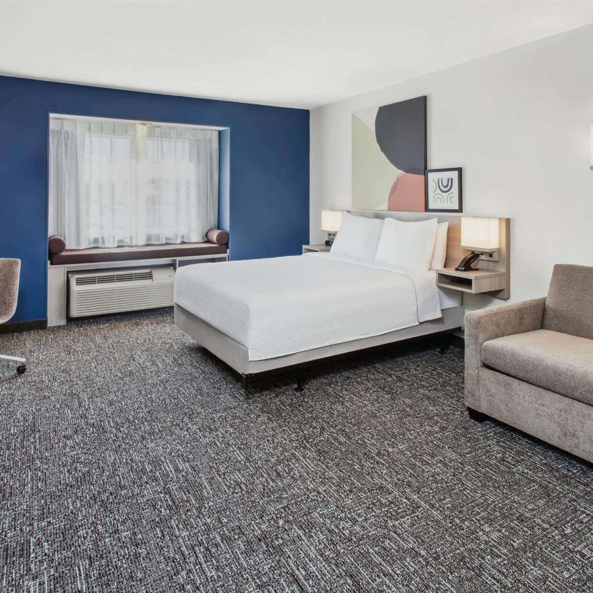 Room, Queen Bed, Bathtub, Accessible