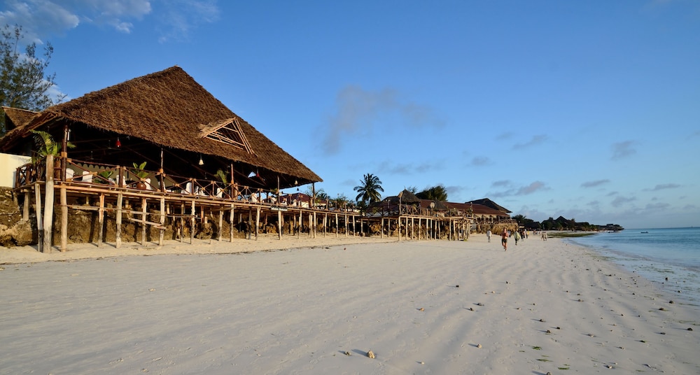 Amaan Beach Bungalows 5/38