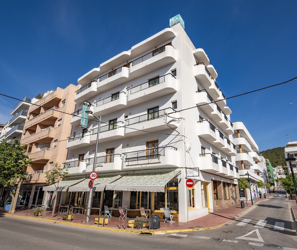Santa Eulalia Hostal 1/44