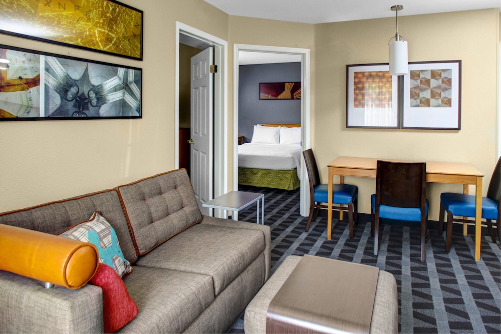 TownePlace Suites by Marriott Fresno 23/36