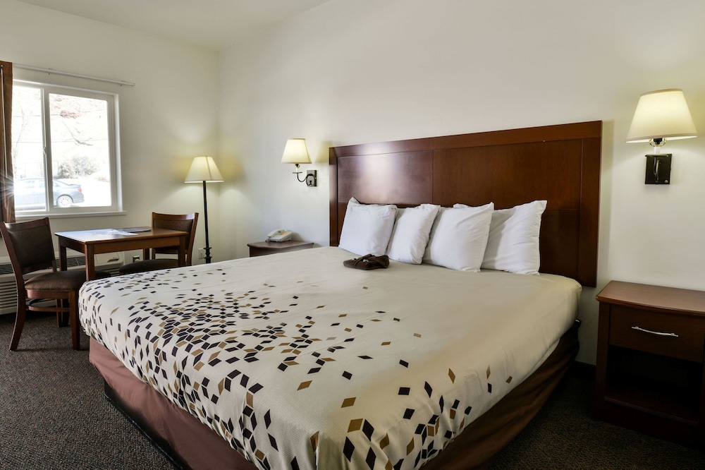 Adventure Inn & Motel 13/43