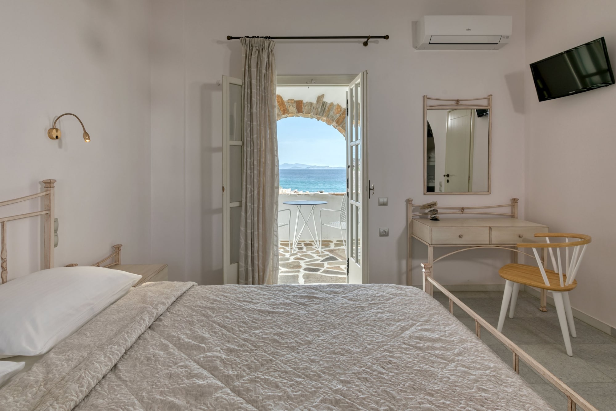 SUPERIOR, SEA VIEW