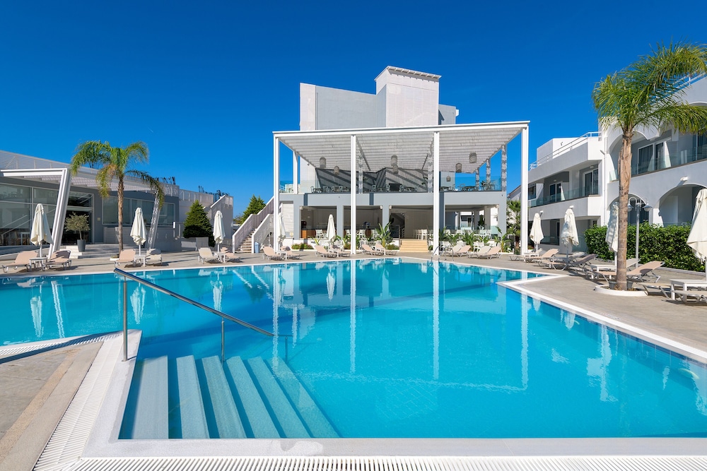 Oceanis Park Hotel 79/88