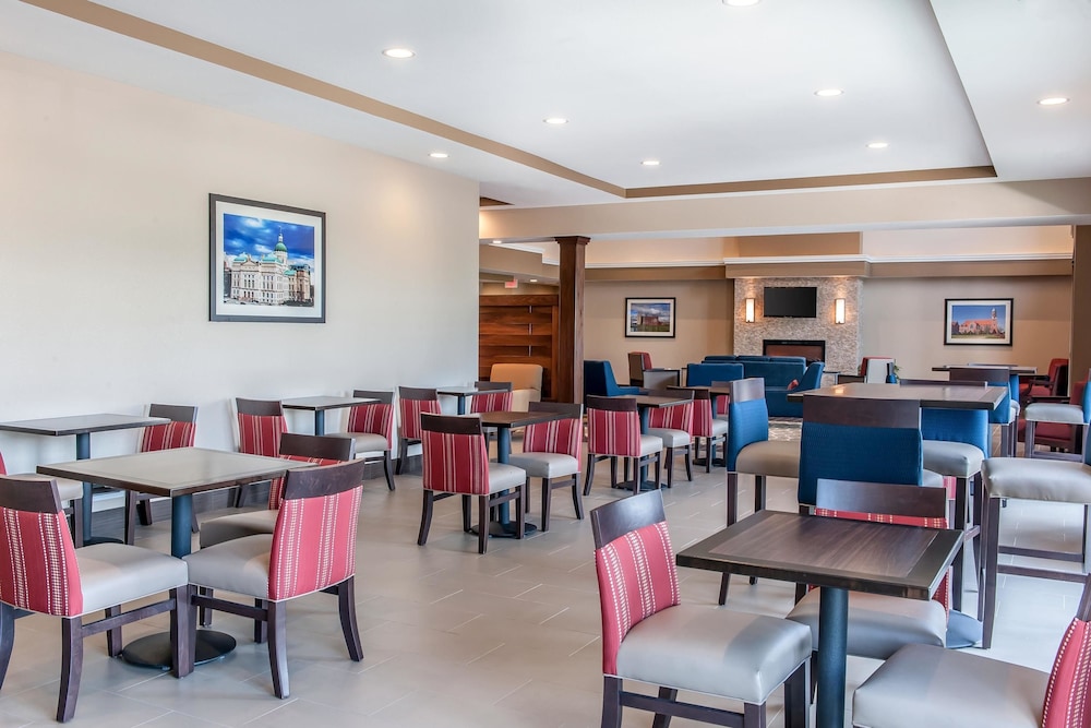 Comfort Suites Rensselaer Near Fair Oaks 31/42