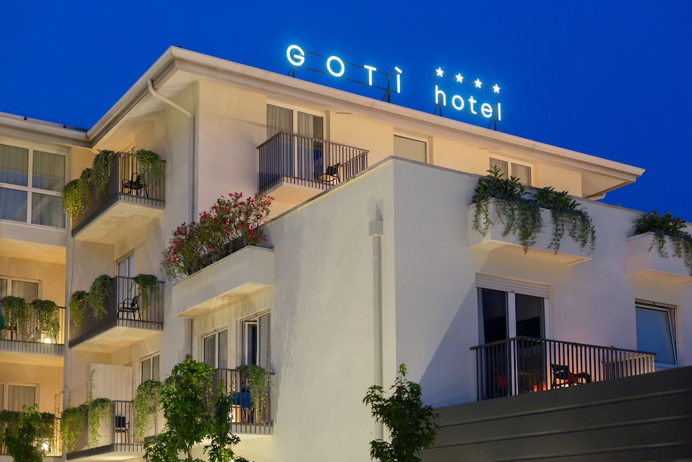 Goti Hotel 2/76