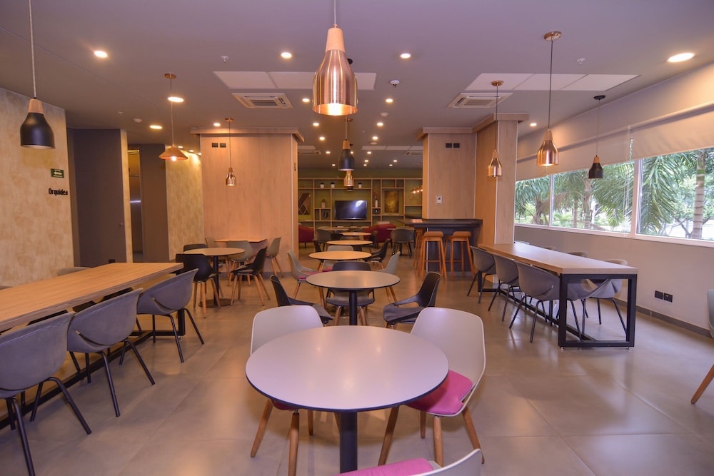 City Express Plus by Marriott Medellin Colombia 29/42