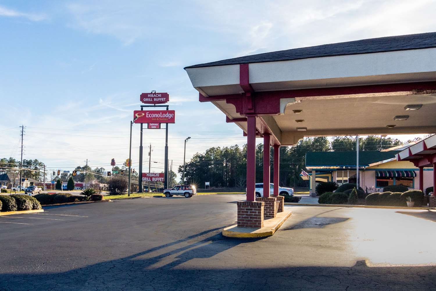 Econo Lodge Inn & Suites Conference Center 42/44