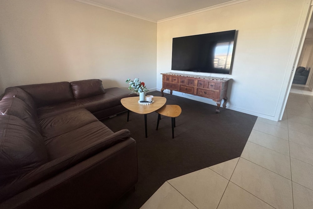 Sundowner Cabin And Tourist Park 30/50