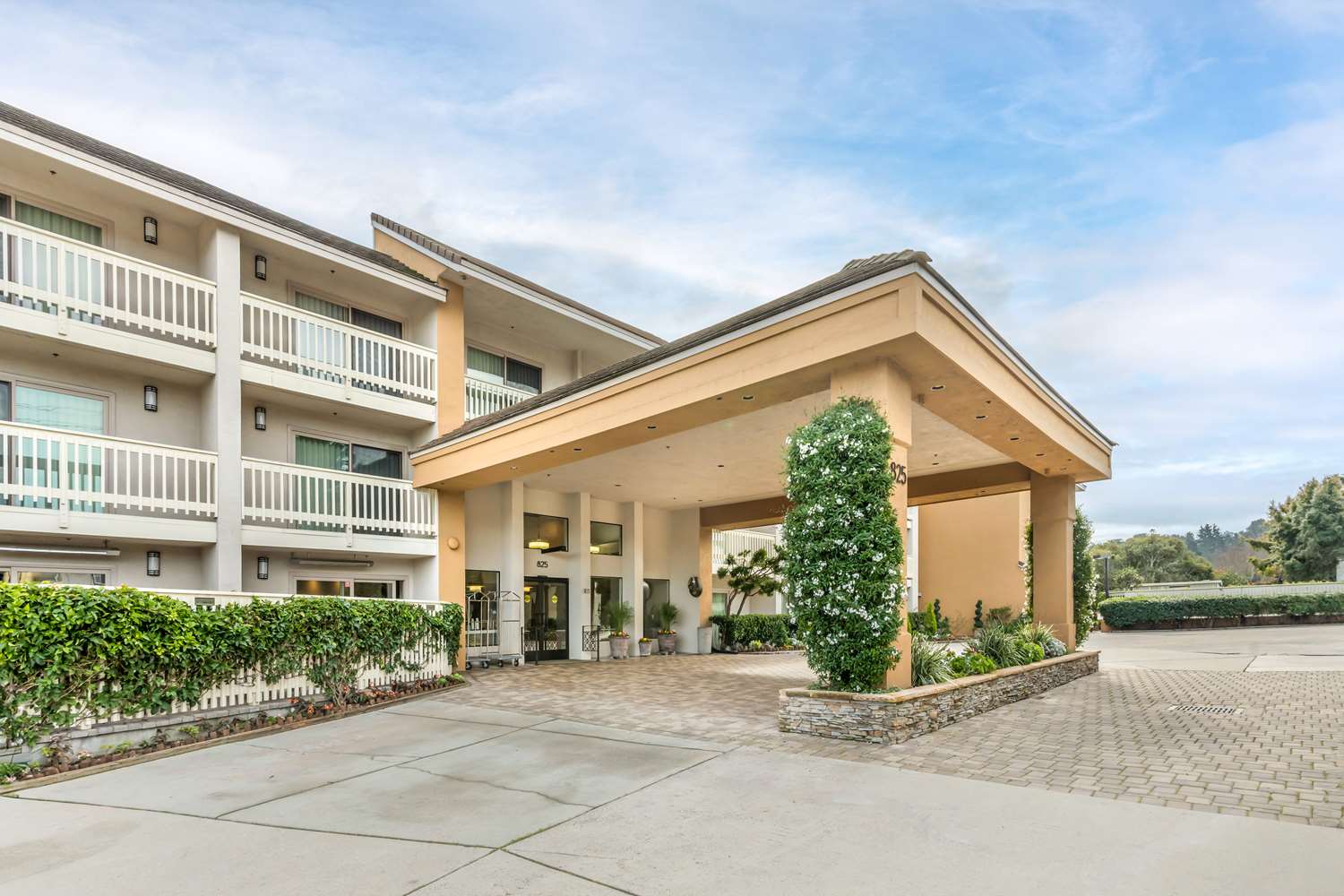 Best Western Plus Monterey Inn 5/46