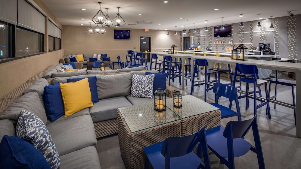 Best Western Plus Executive Residency Rigby's Water World Hotel 39/44