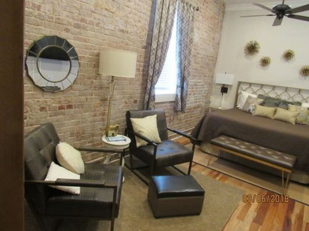 Hamilton House Inn 12/28