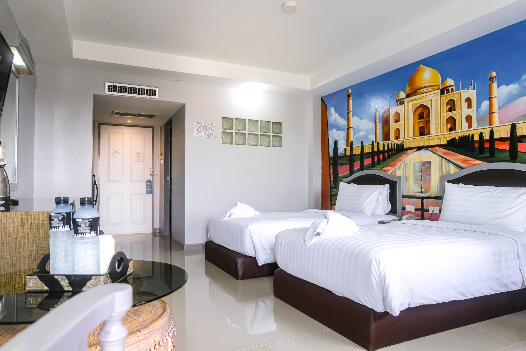 DELUXE, TWIN BEDS