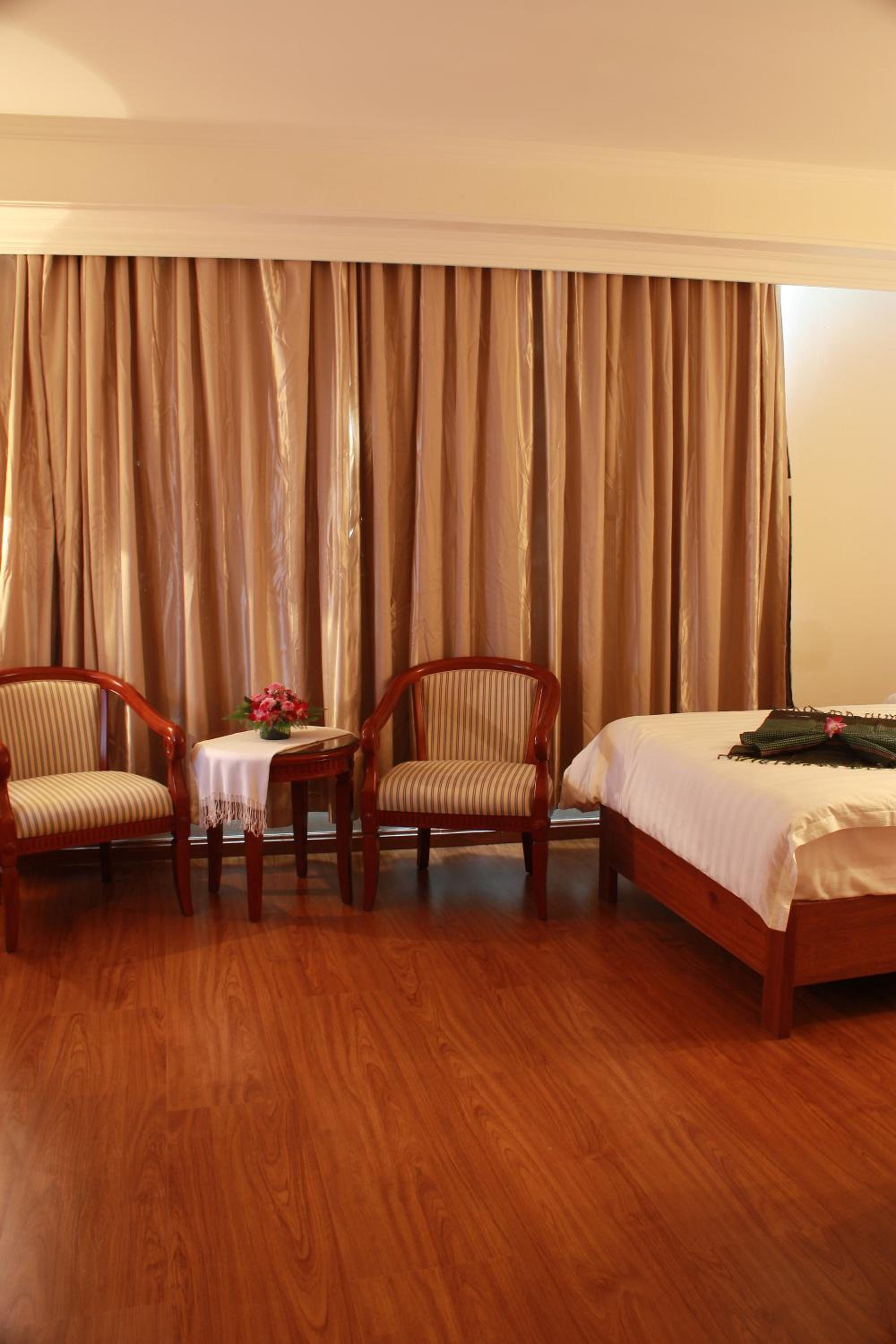SUPERIOR, TWIN BEDS
