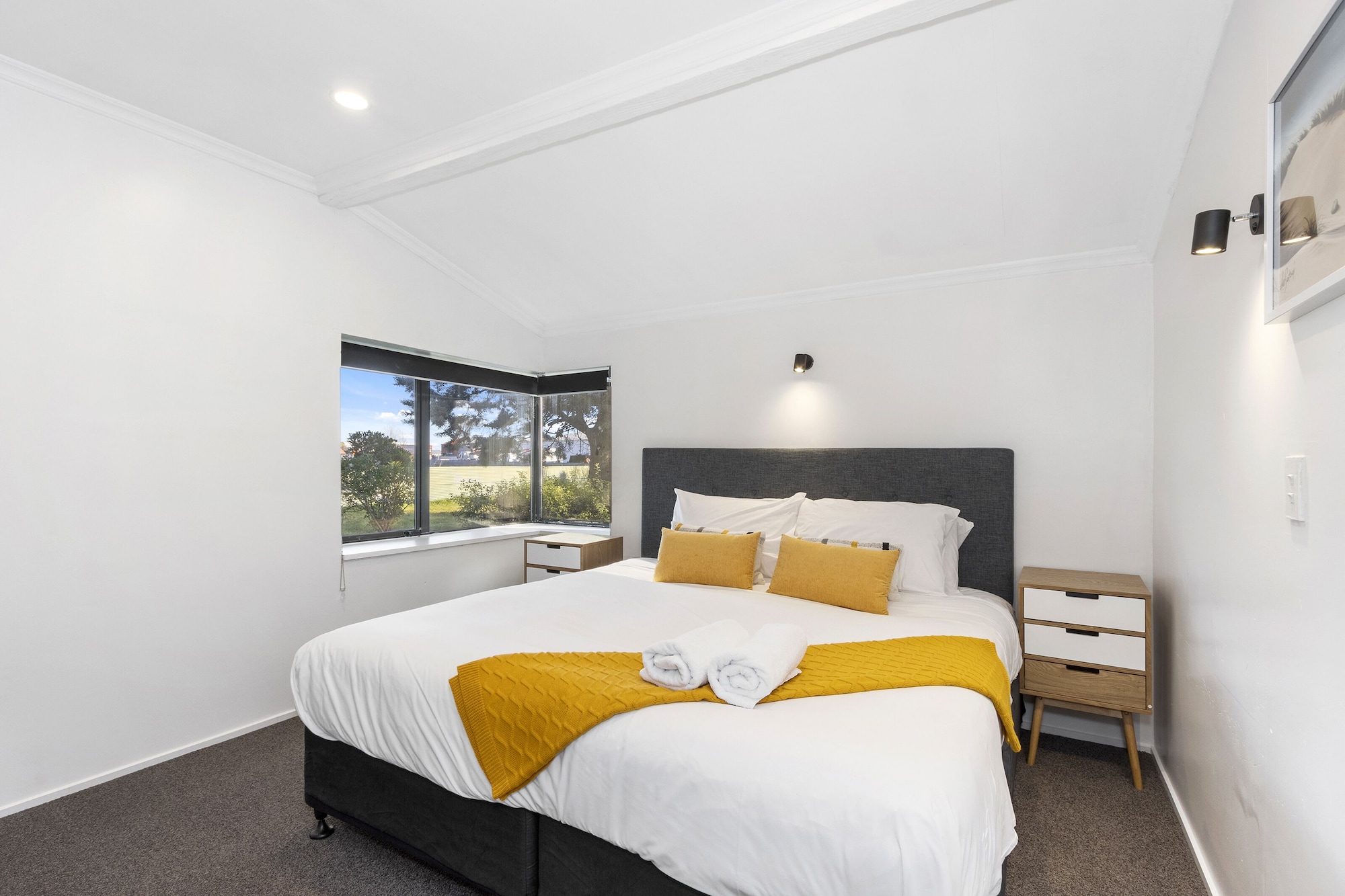2 Bedrooms, House, 1 King and 1 Single Beds, 4 Bunk Beds