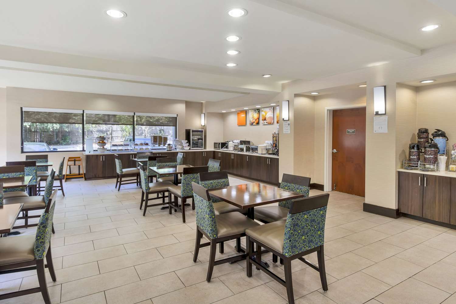 Comfort Suites Columbia Northeast Fort Jackson 38/52