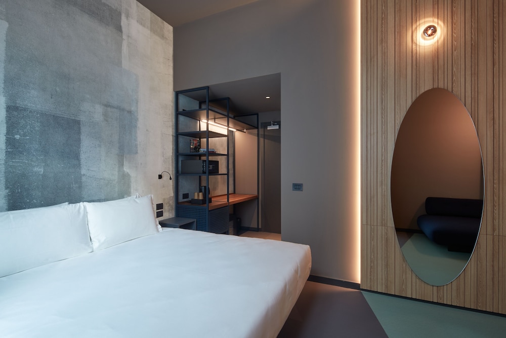WIZARD, KING BED