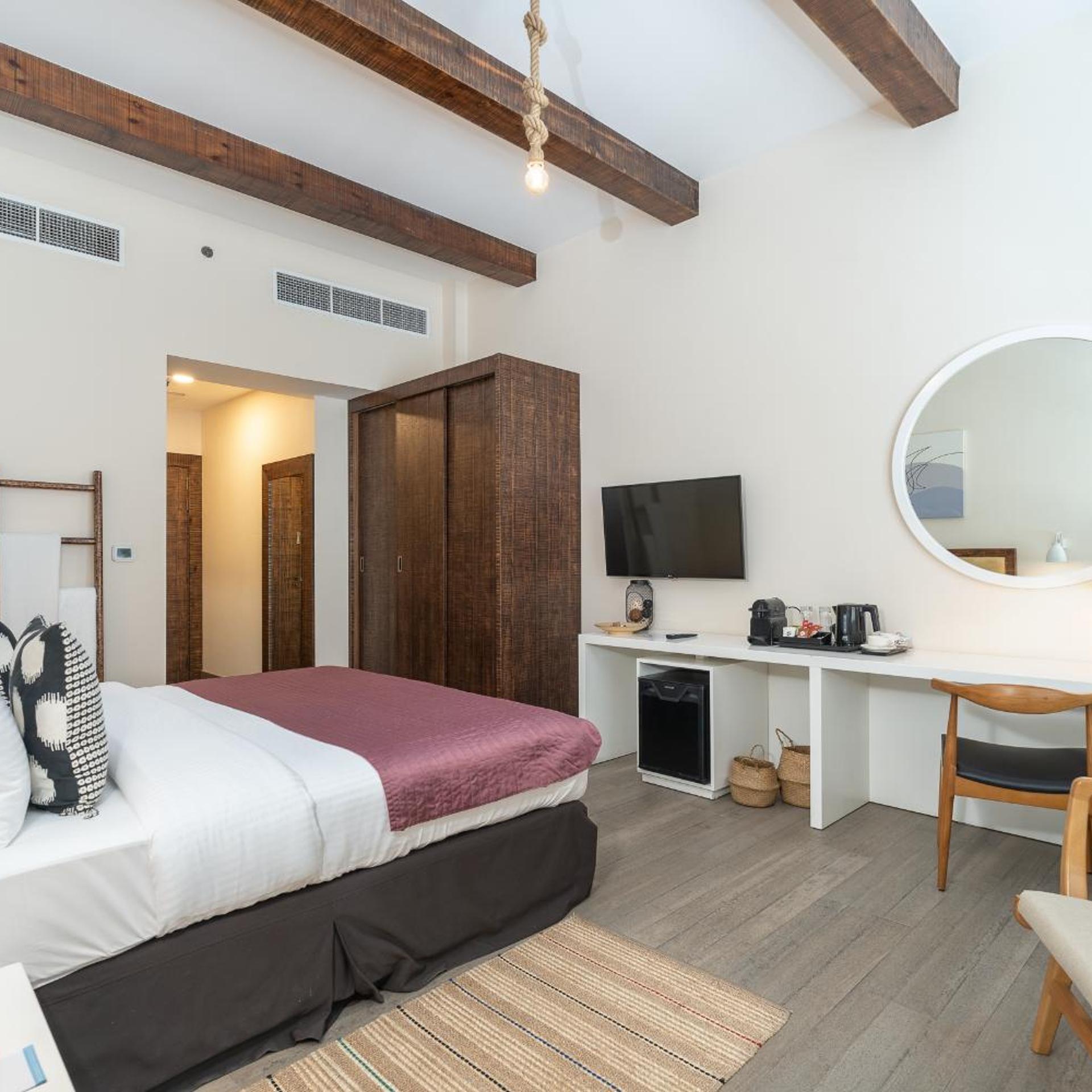 BOUTIQUE ROOM