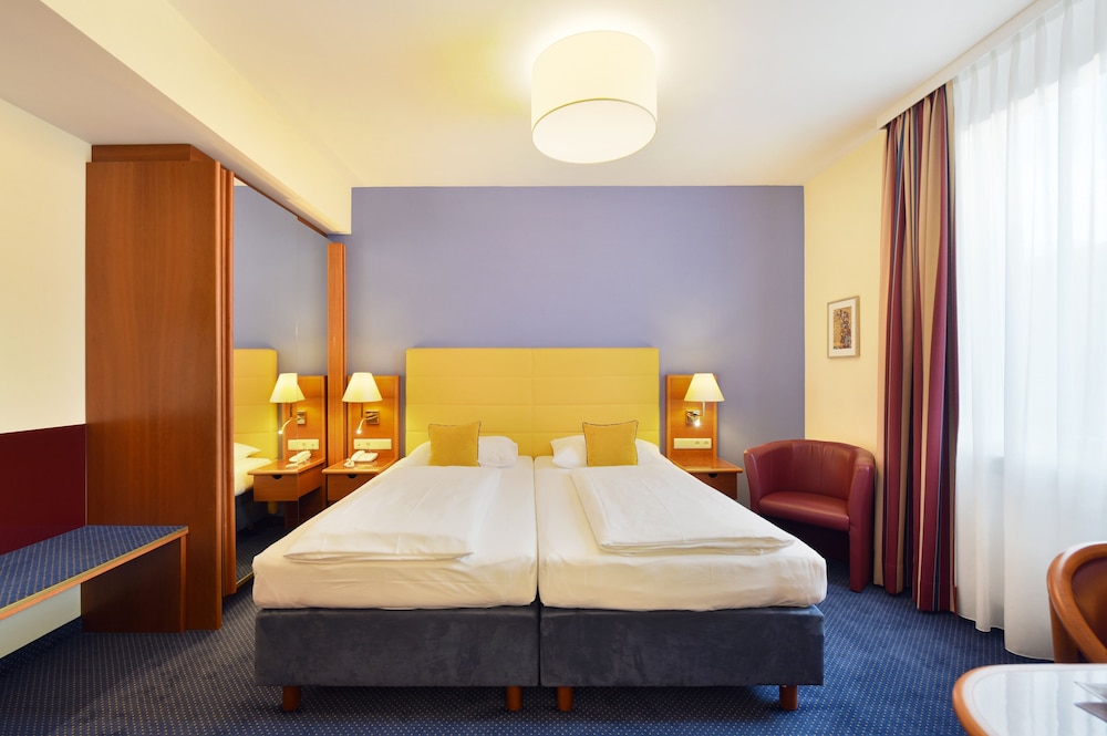 COMFORT, DOUBLE OR TWIN BED, COURTYARD VIEW