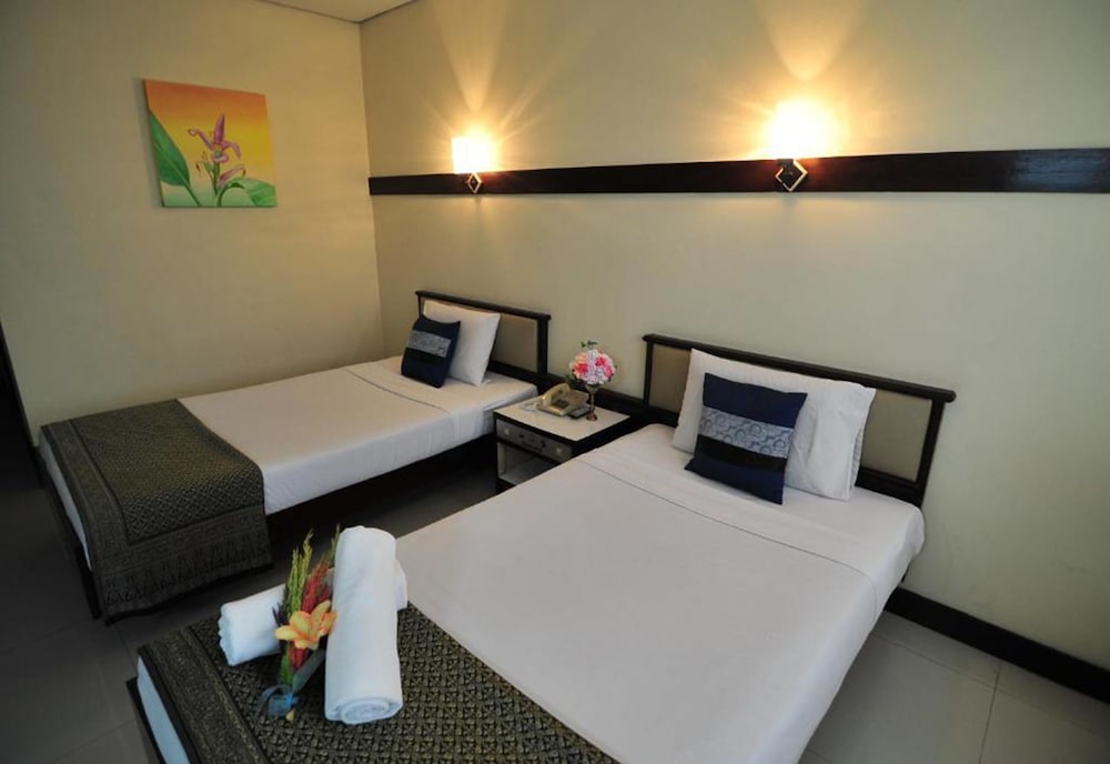 Navarat Heritage Hotel 12/24