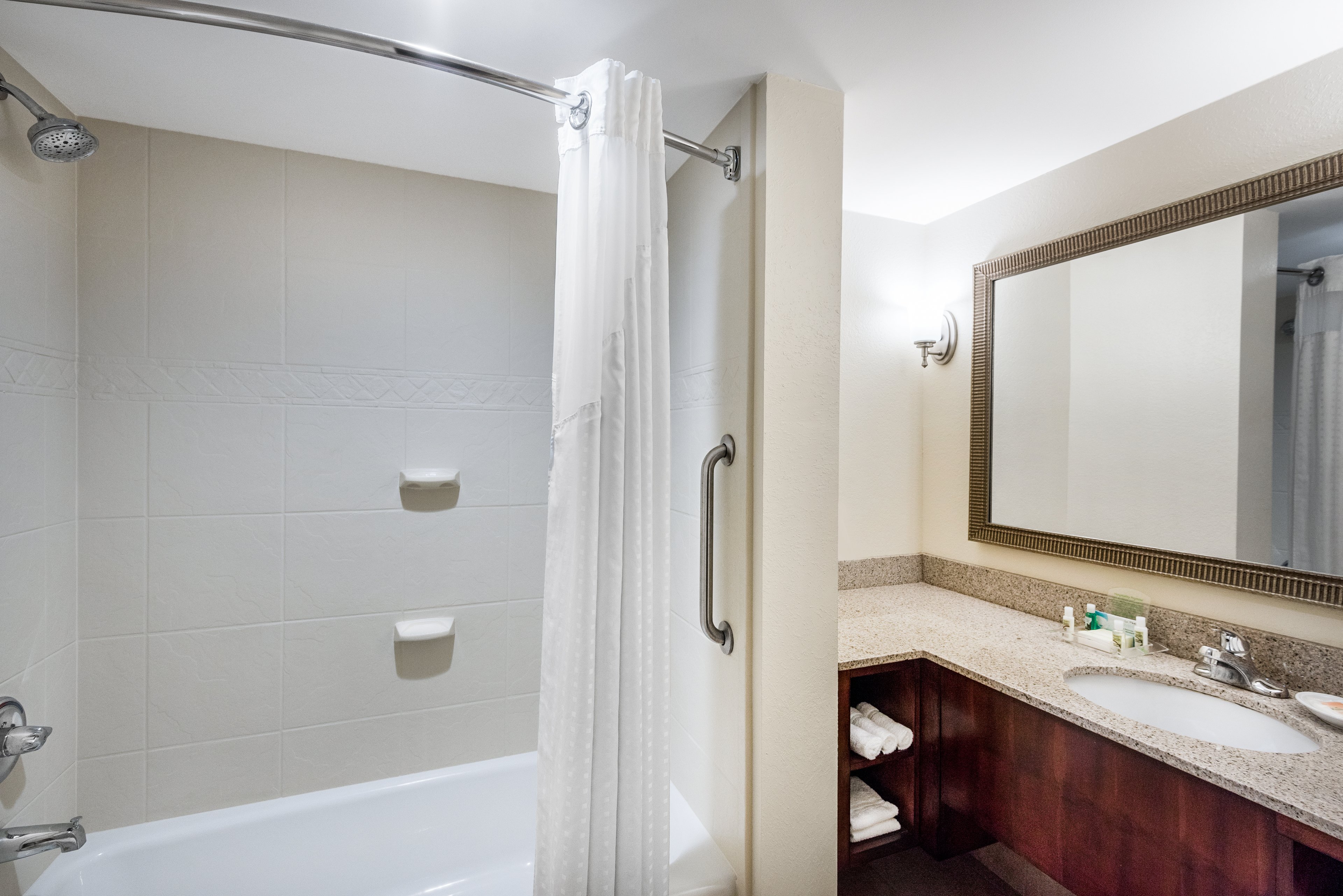 Holiday Inn Johnstown-Gloversville 64/66
