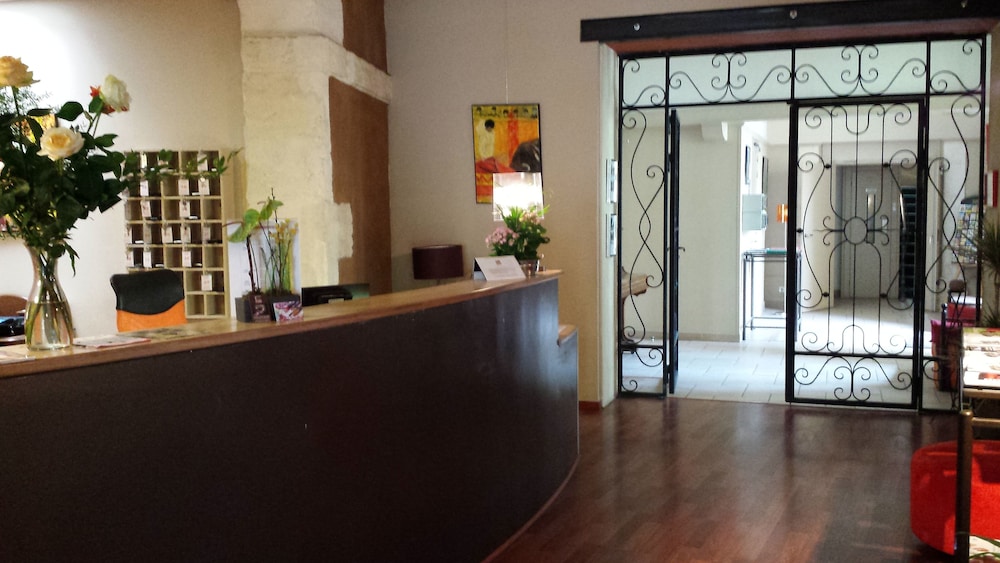 Abalone Hotel 5/46