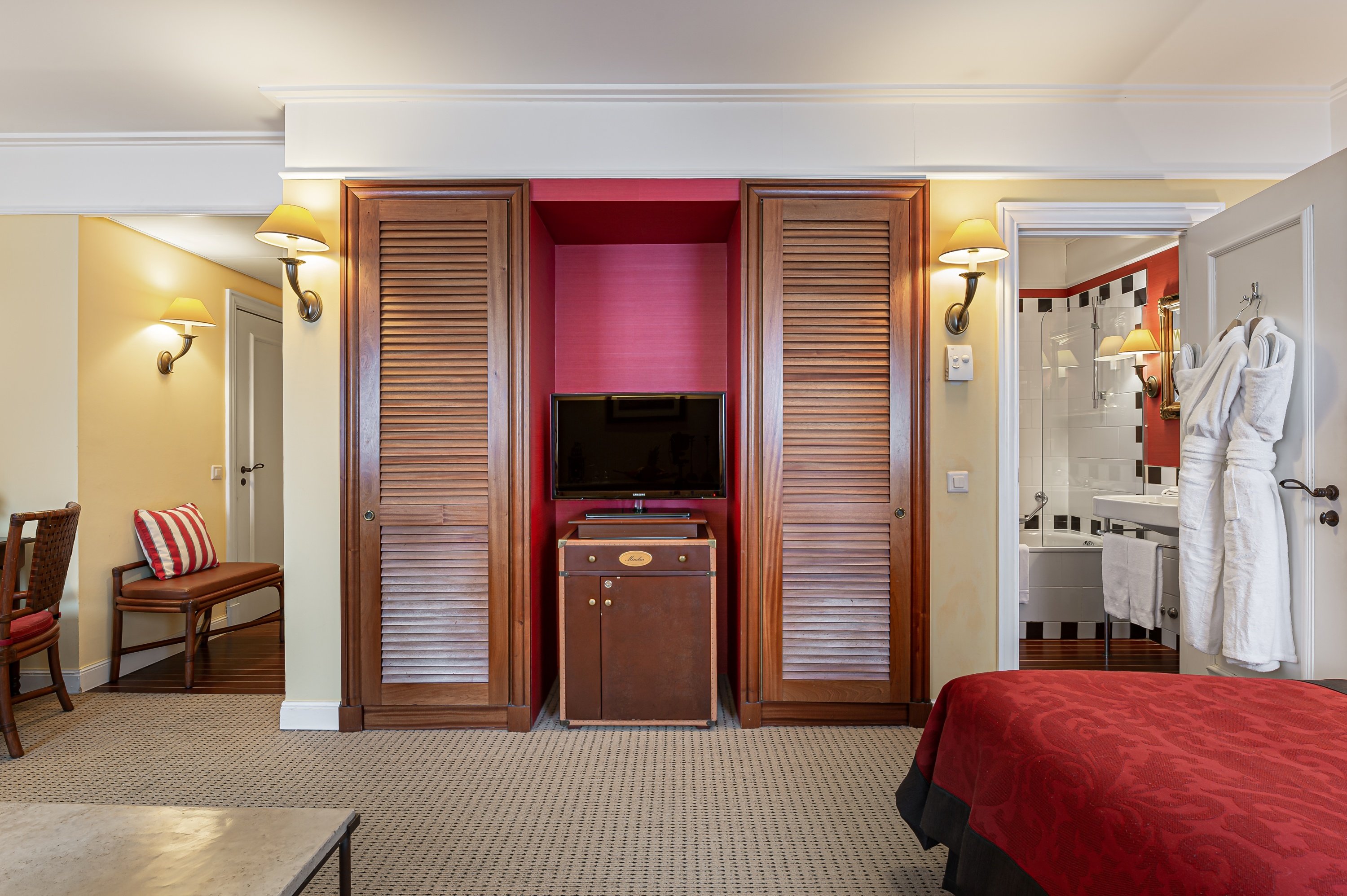 Kipling Hotel 44/56