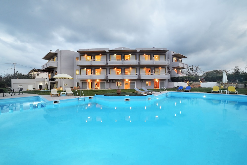 Nereides Hotel in Platanias
