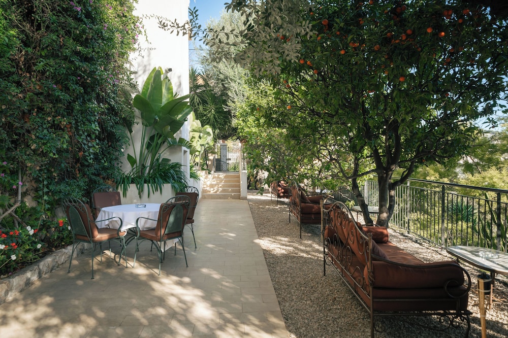 Hotel Le Roquebrune 39/50