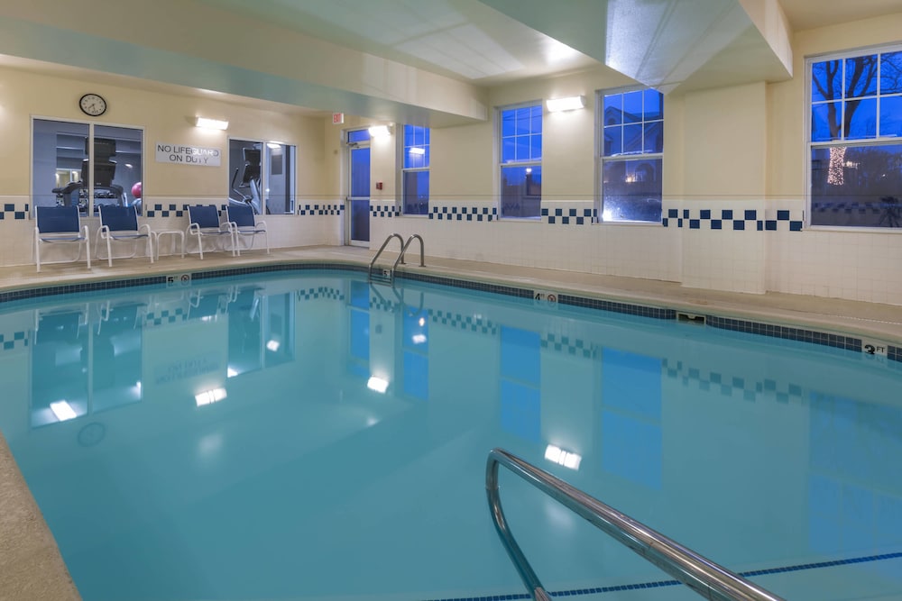 Fairfield Inn Kansas City Downtown Union Hill By Marriott 9/40