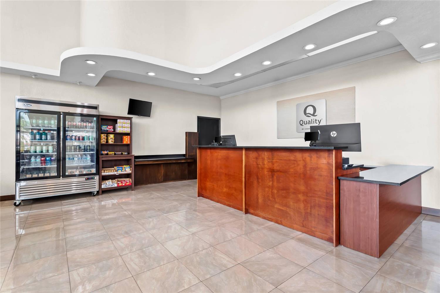 Quality Inn & Suites At Tropicana Field 7/39