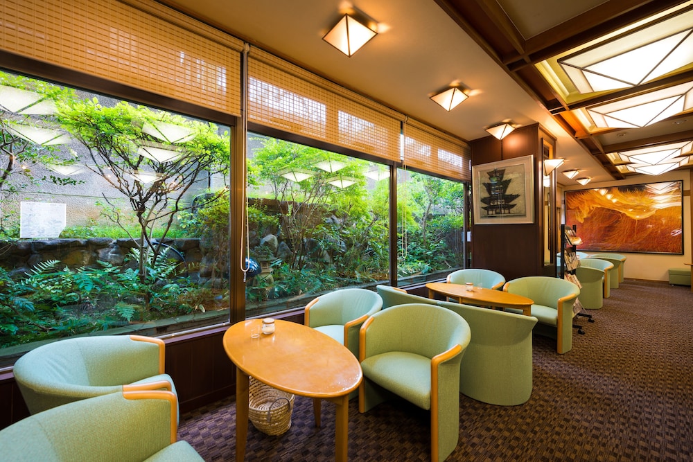 Kasuga Hotel 40/47