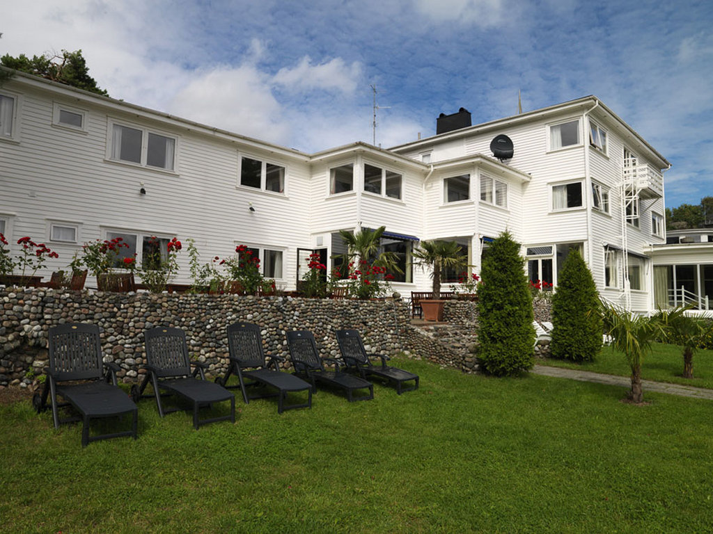 Strand Hotel Fevik 72/80