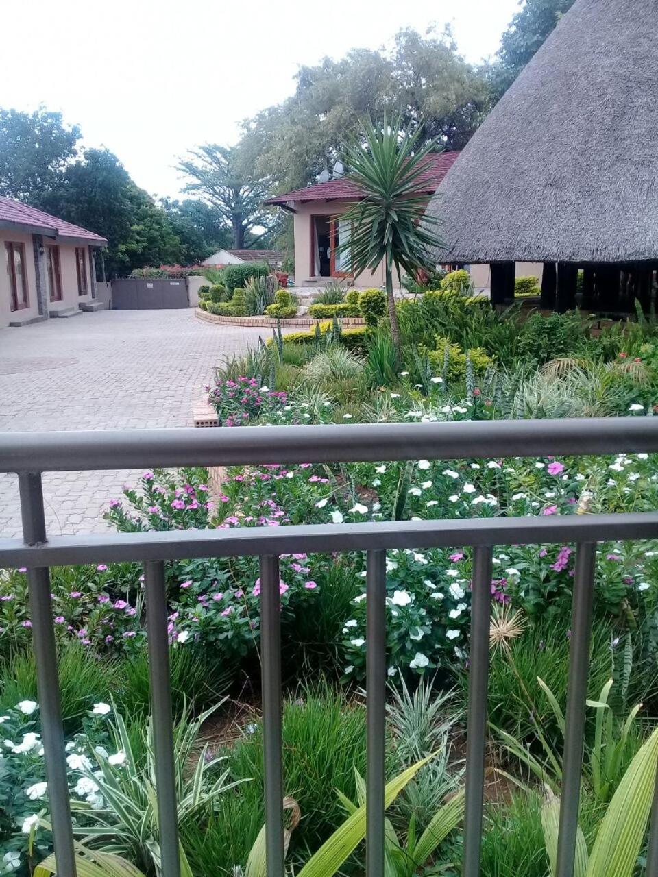 VAHLAVI LODGE 21/30