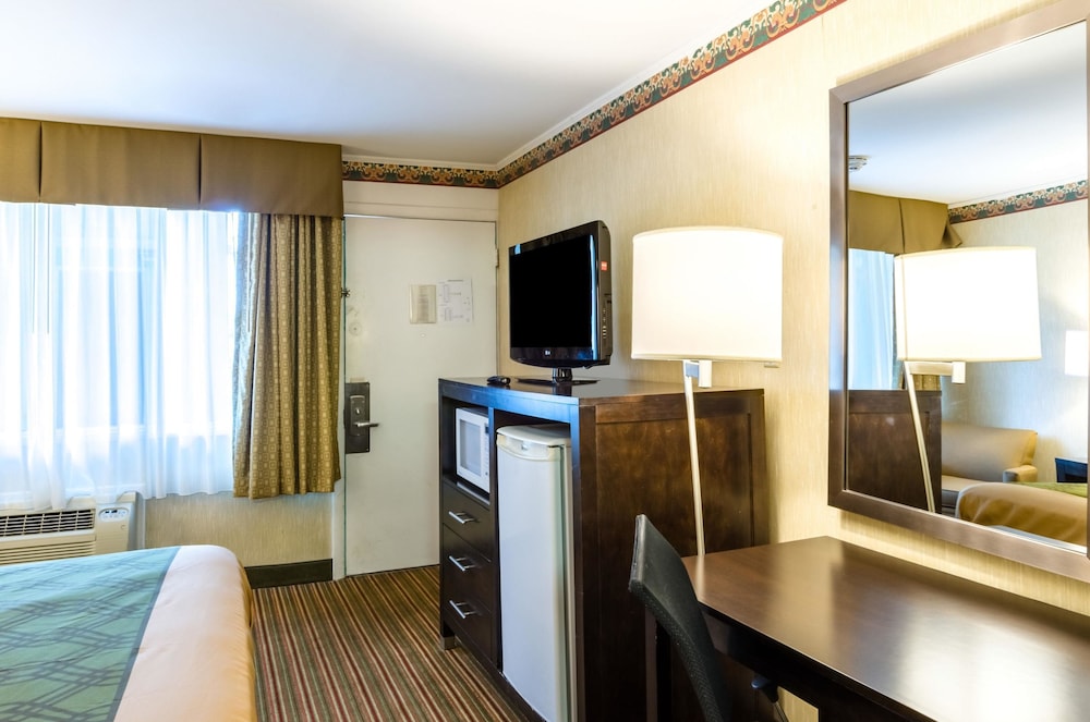 FairBridge Inn Express Pittsfield MA 38/51