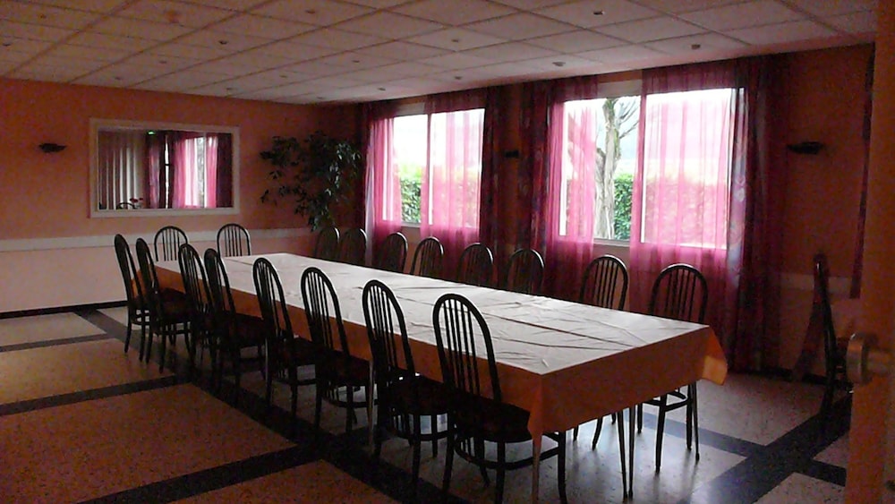 HOTEL LES CHENES 27/50