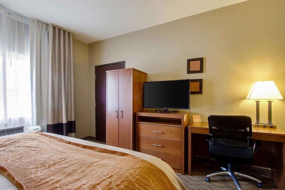 Comfort Inn & Suites Bellevue - Omaha Offutt AFB 12/42