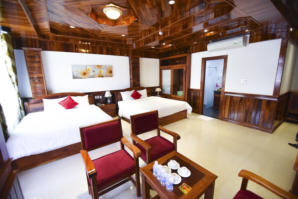 San San Hotel 37/66