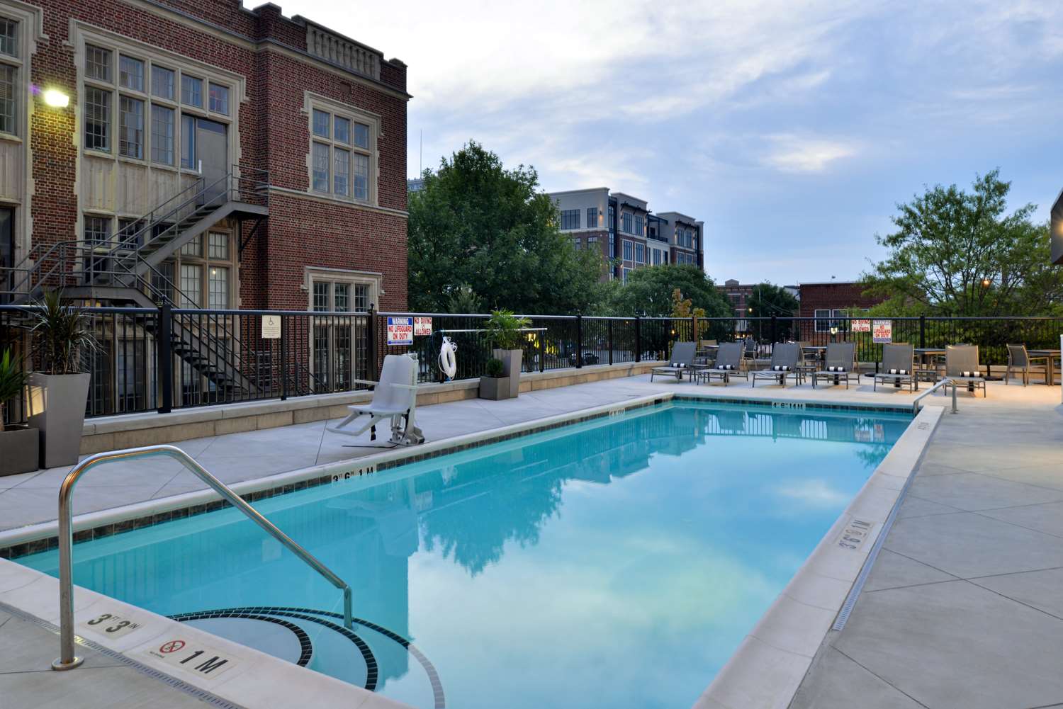Hampton Inn & Suites Greensboro Downtown 12/25
