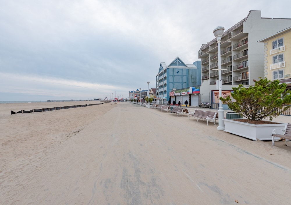 Boardwalk One 37/48