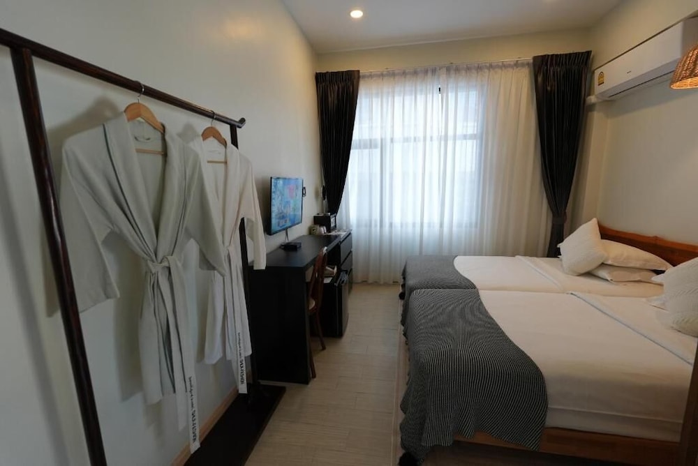 غرفة بريميير بسريرين منفصلين، Yolo Bangkok Boutique Hotel 4/8