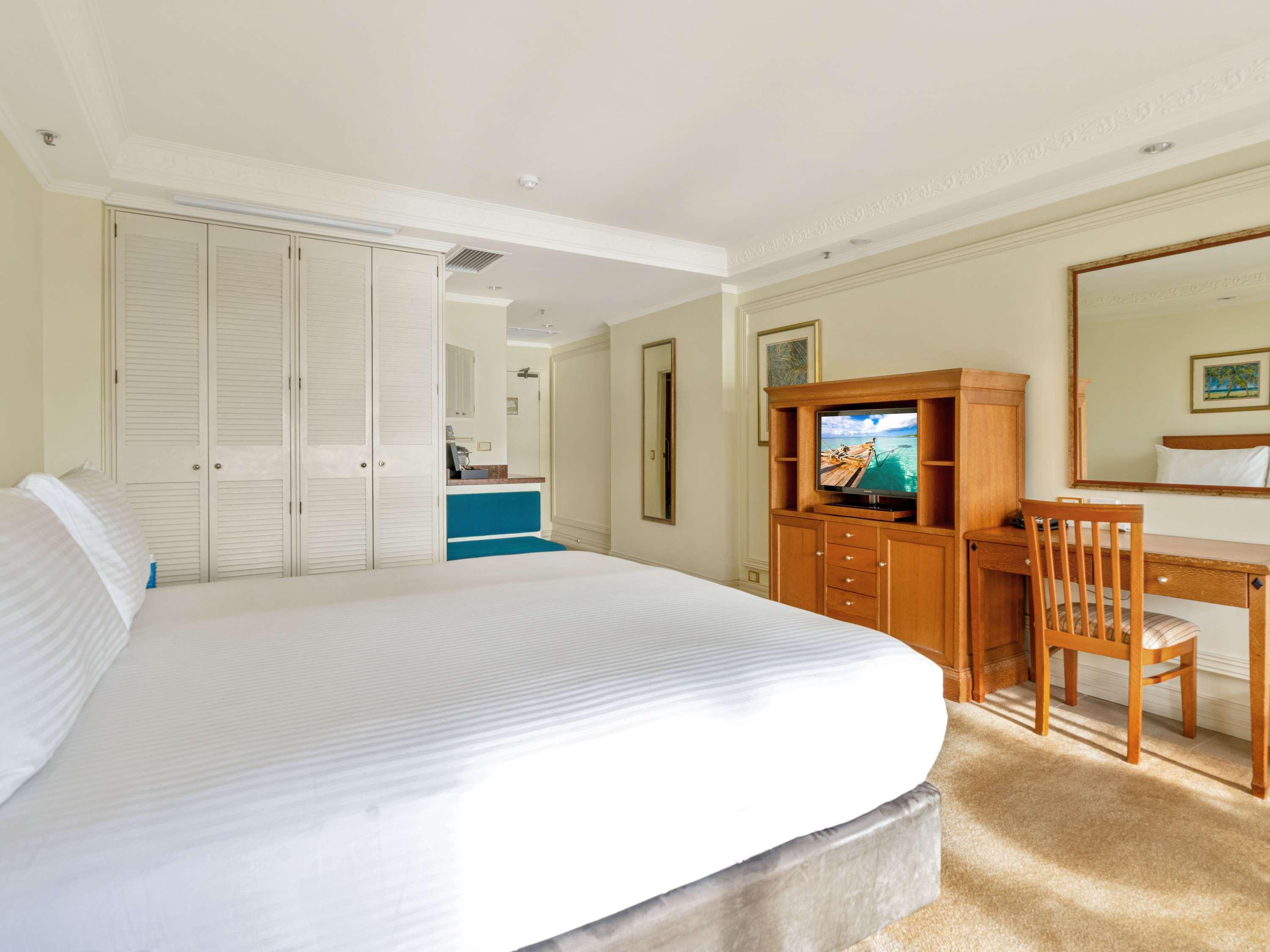 CITY, CLASSIC, QUEEN BED, MOUNTAIN VIEW