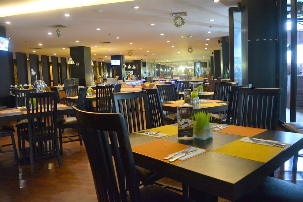 Aston Denpasar Hotel & Convention Center 66/72