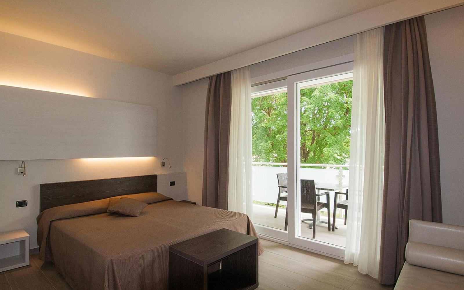 Room, Triple, Balcony