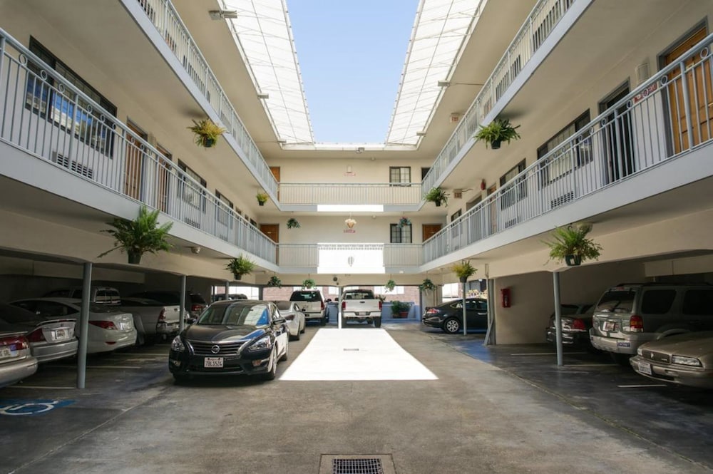 Nob Hill Motor Inn 36/40