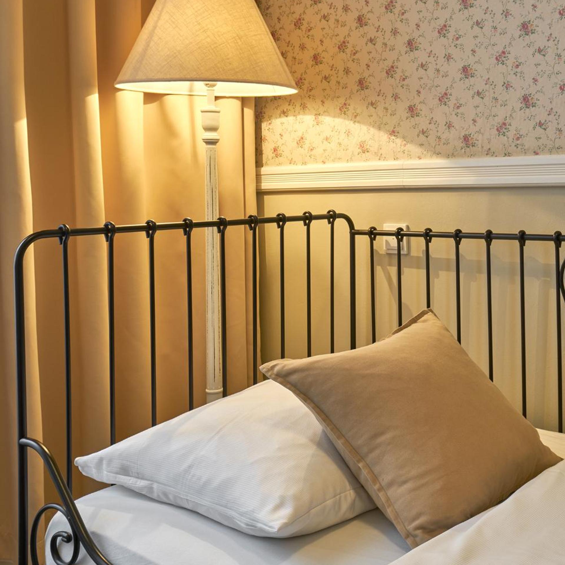 Hotel 38 22/49