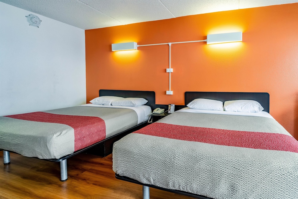 Motel6 Joliet, IL - I-80 27/58